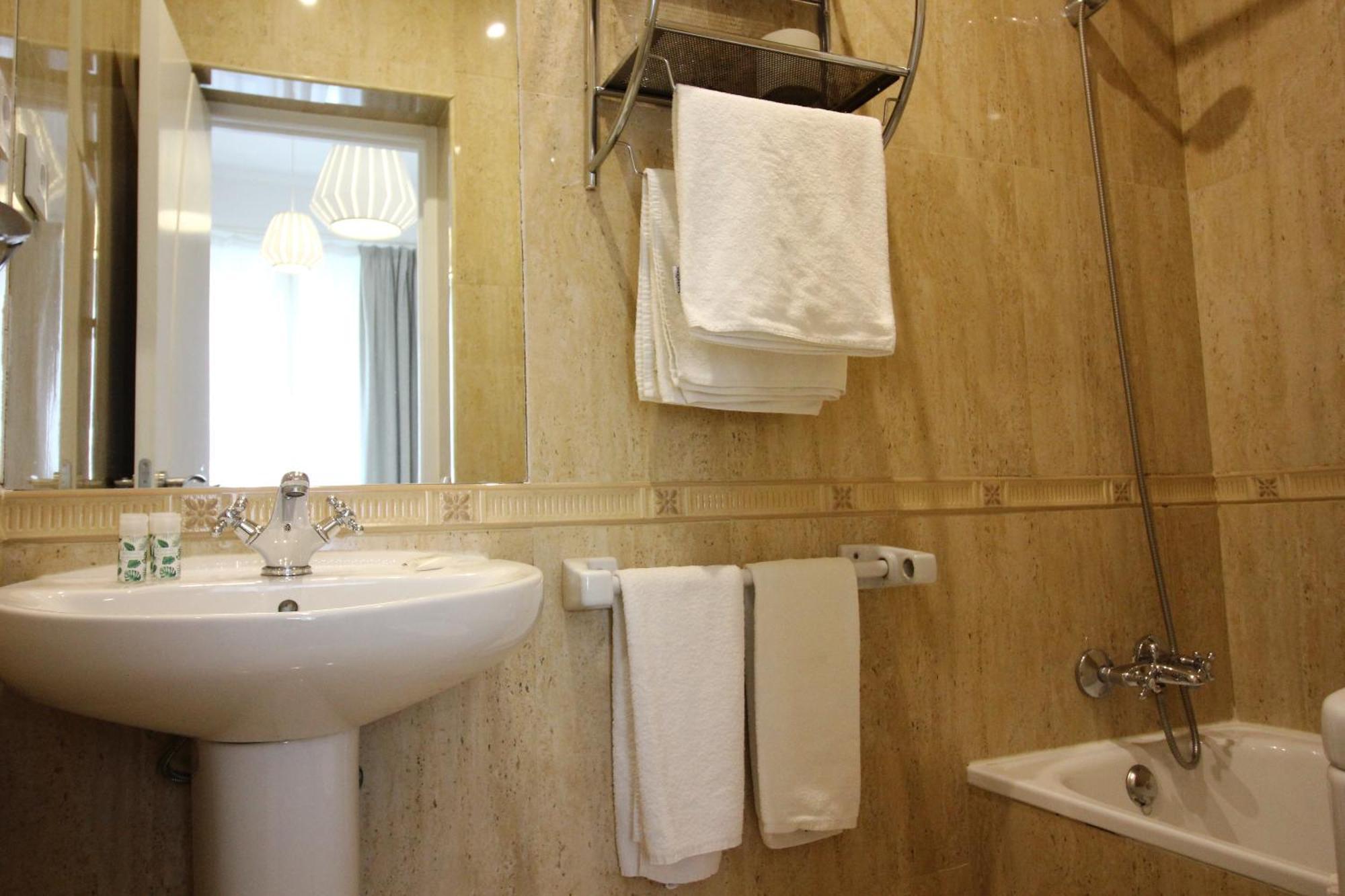 Las Atarazanas - Design Hostal Seville Exterior photo