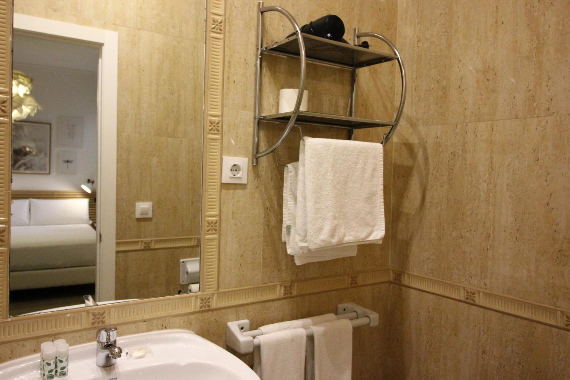 Las Atarazanas - Design Hostal Seville Exterior photo